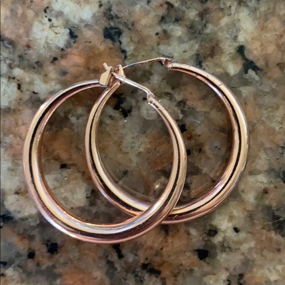 Rose gold hoop earrings - Picture 3 of 3